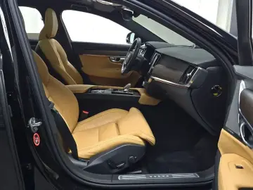 2023 Volvo S90 с пробегом 81 046 км