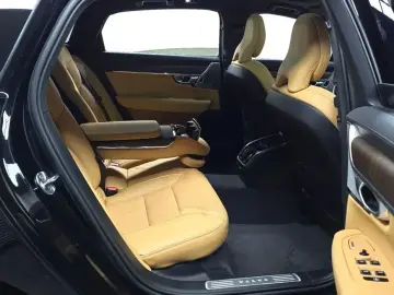 2023 Volvo S90 с пробегом 81 046 км