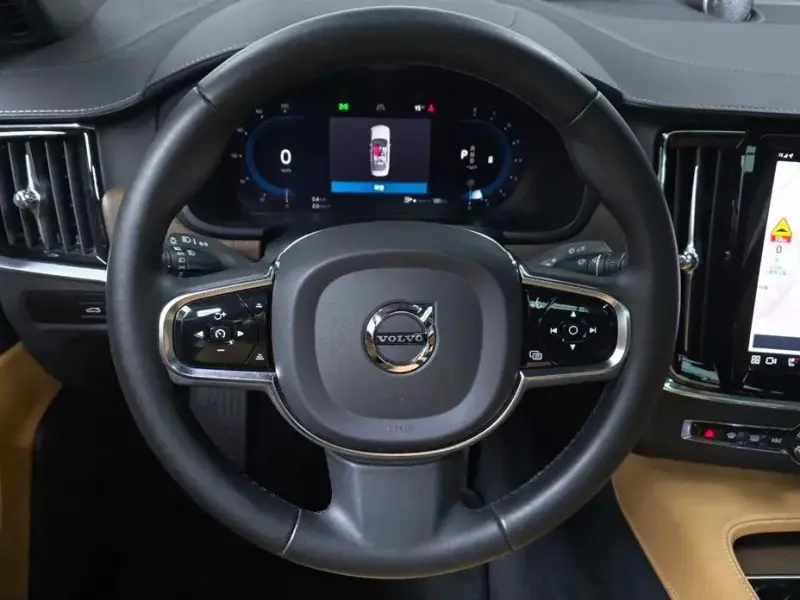 2023 Volvo S90 с пробегом 81 046 км