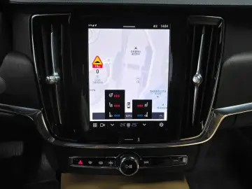 2023 Volvo S90 с пробегом 81 046 км