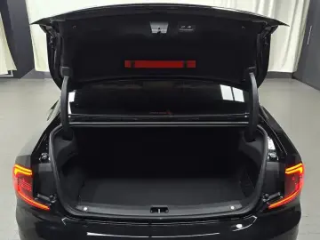 2023 Volvo S90 с пробегом 81 046 км