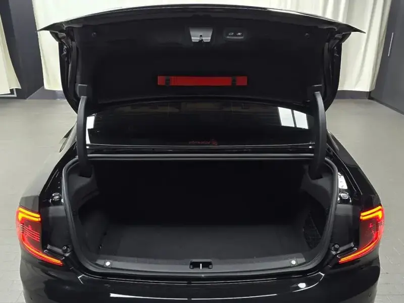 2023 Volvo S90 с пробегом 81 046 км