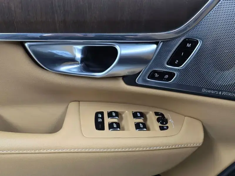 2023 Volvo S90 с пробегом 81 046 км