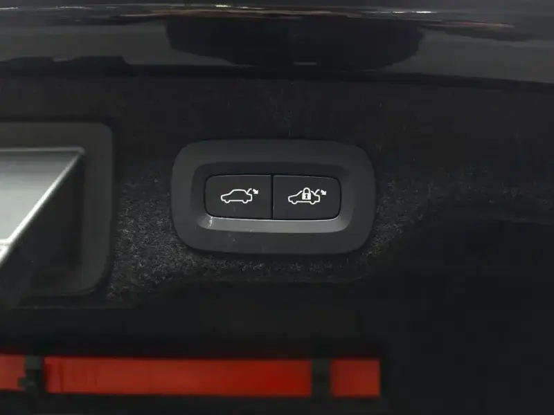 2023 Volvo S90 с пробегом 81 046 км