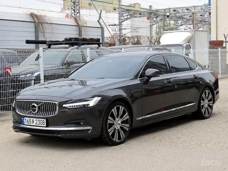 2023 Volvo S90 с пробегом 86 241 км