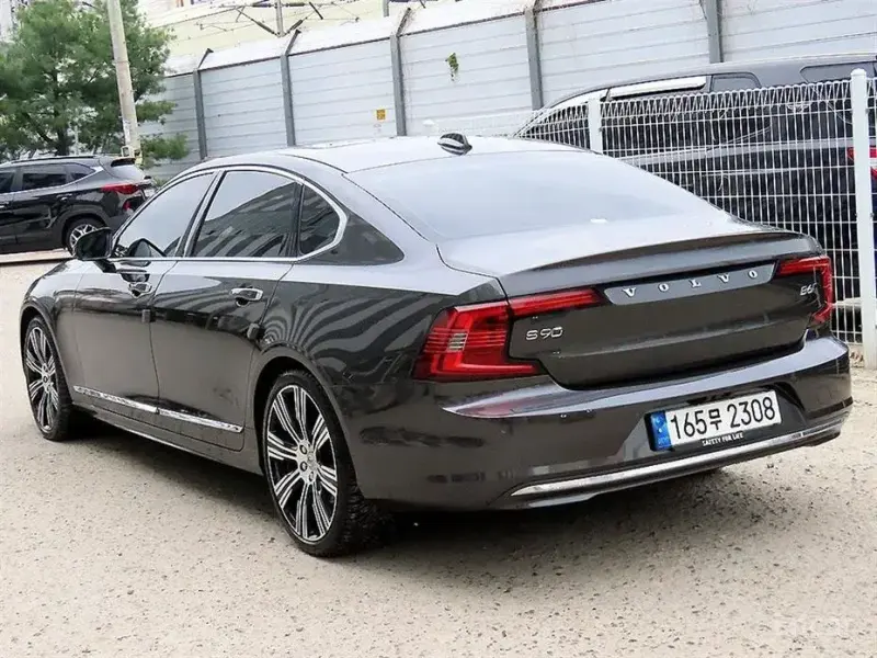 2023 Volvo S90 с пробегом 86 241 км