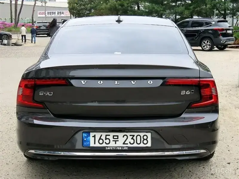 2023 Volvo S90 с пробегом 86 241 км
