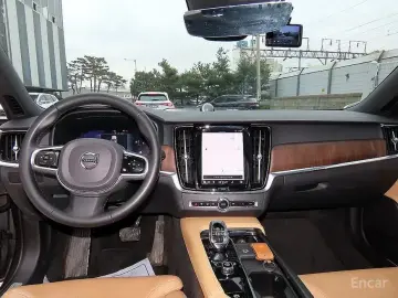 2023 Volvo S90 с пробегом 86 241 км