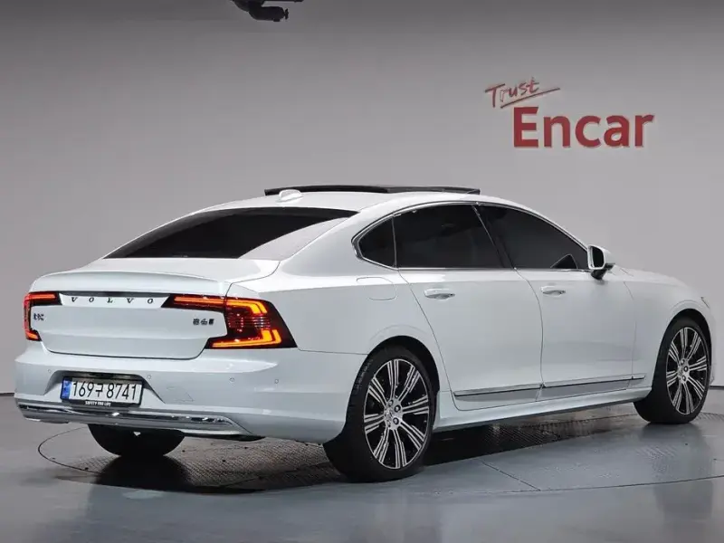 2024 Volvo S90 с пробегом 15 376 км