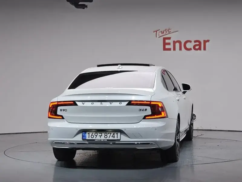 2024 Volvo S90 с пробегом 15 376 км