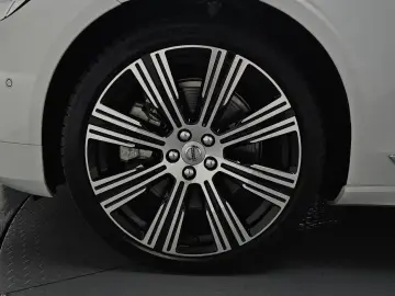 2024 Volvo S90 с пробегом 15 376 км