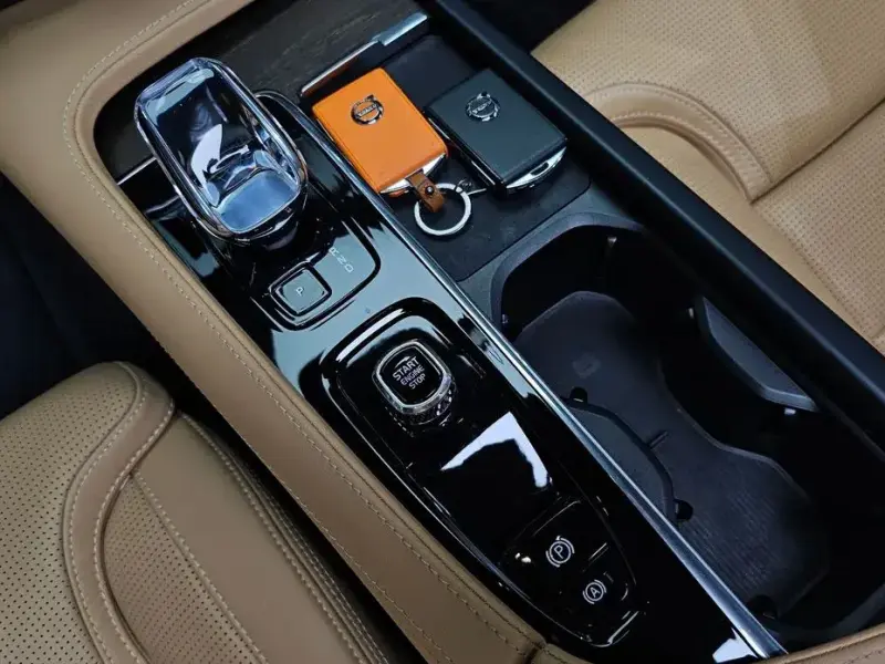 2024 Volvo S90 с пробегом 15 376 км