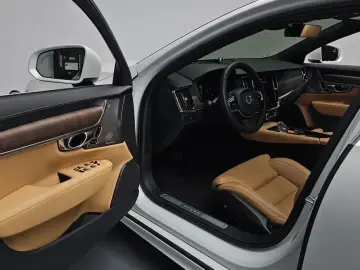 2024 Volvo S90 с пробегом 15 376 км