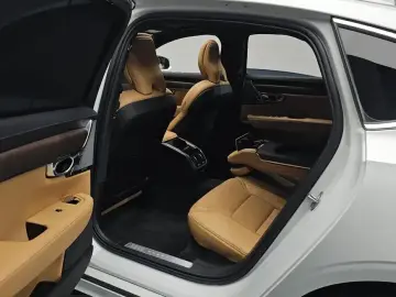 2024 Volvo S90 с пробегом 15 376 км