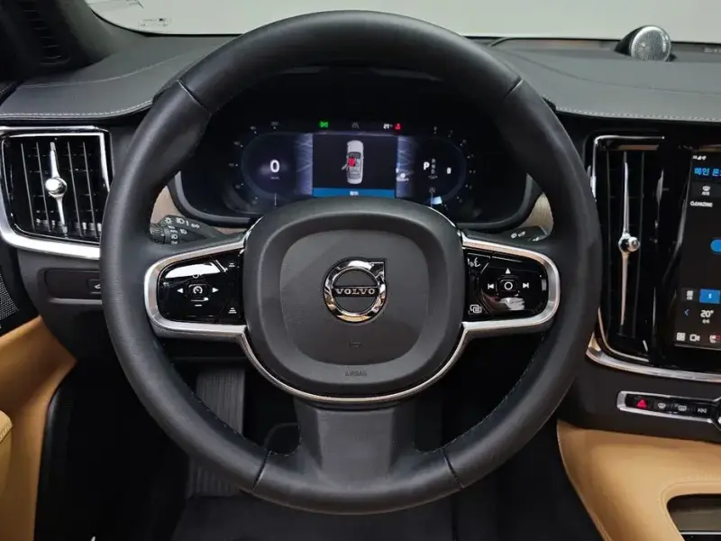 2024 Volvo S90 с пробегом 15 376 км