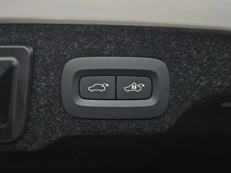 2024 Volvo S90 с пробегом 15 376 км