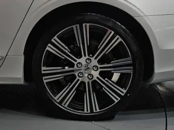2024 Volvo S90 с пробегом 15 376 км