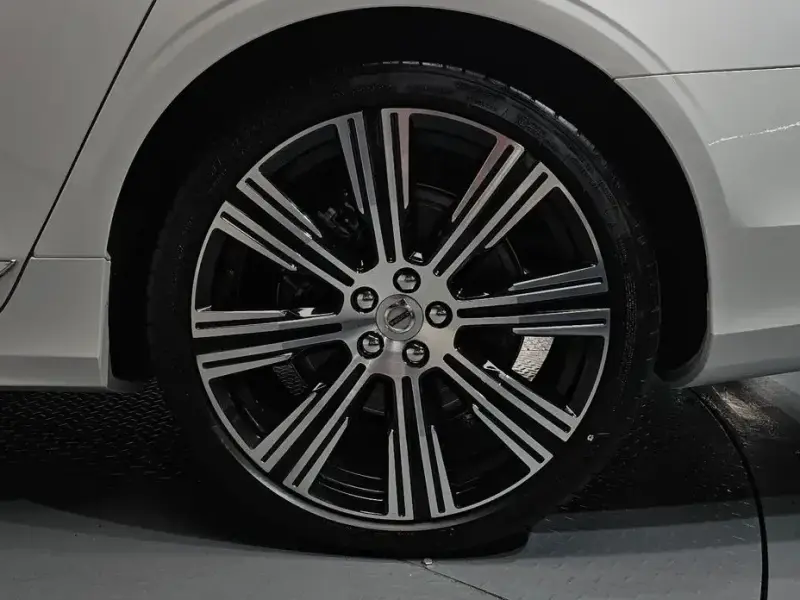 2024 Volvo S90 с пробегом 15 376 км