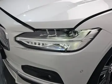 2024 Volvo S90 с пробегом 15 376 км