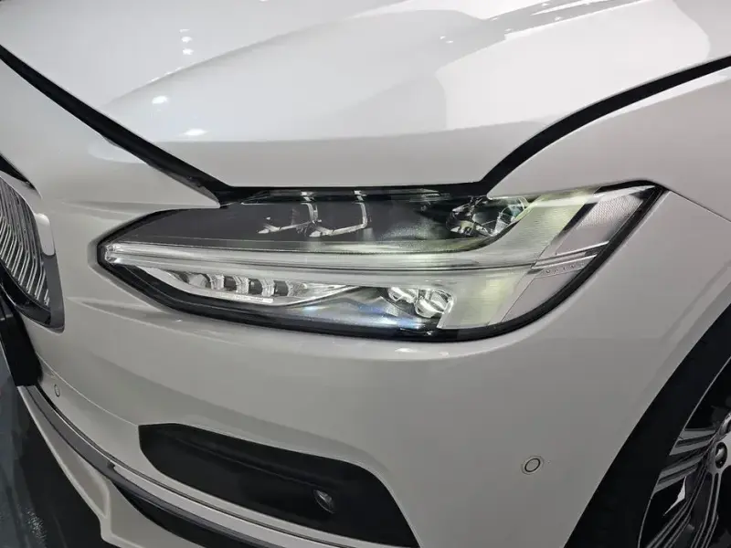 2024 Volvo S90 с пробегом 15 376 км