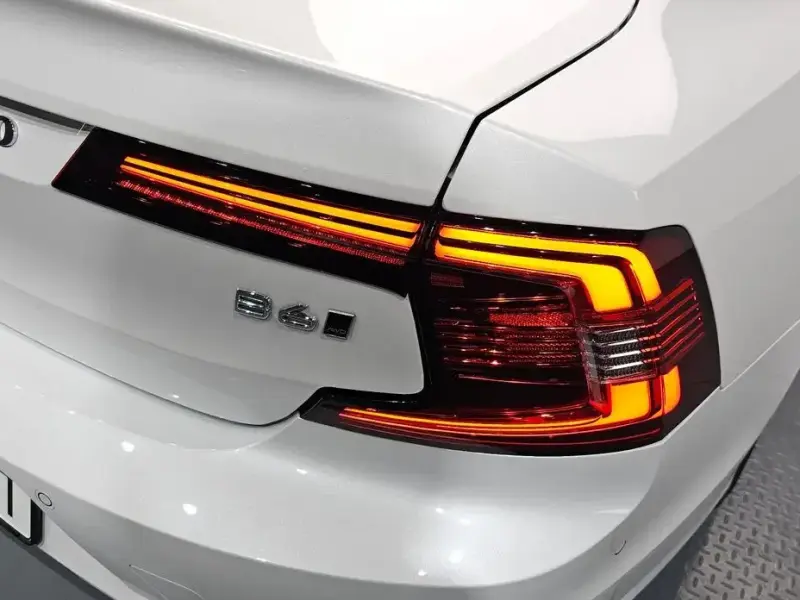 2024 Volvo S90 с пробегом 15 376 км