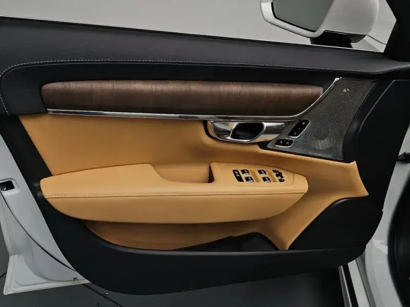 2024 Volvo S90 с пробегом 15 376 км
