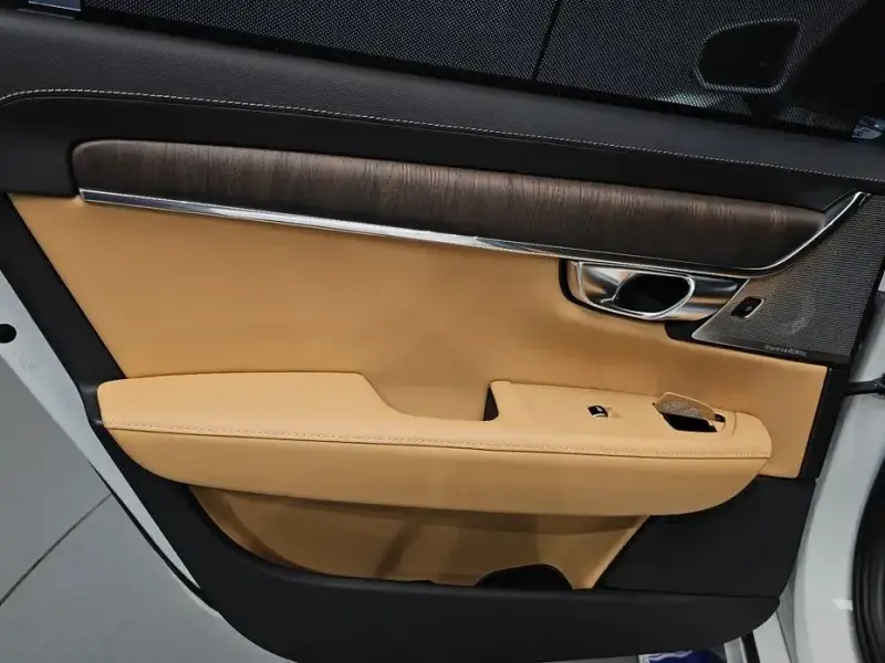 2024 Volvo S90 с пробегом 15 376 км