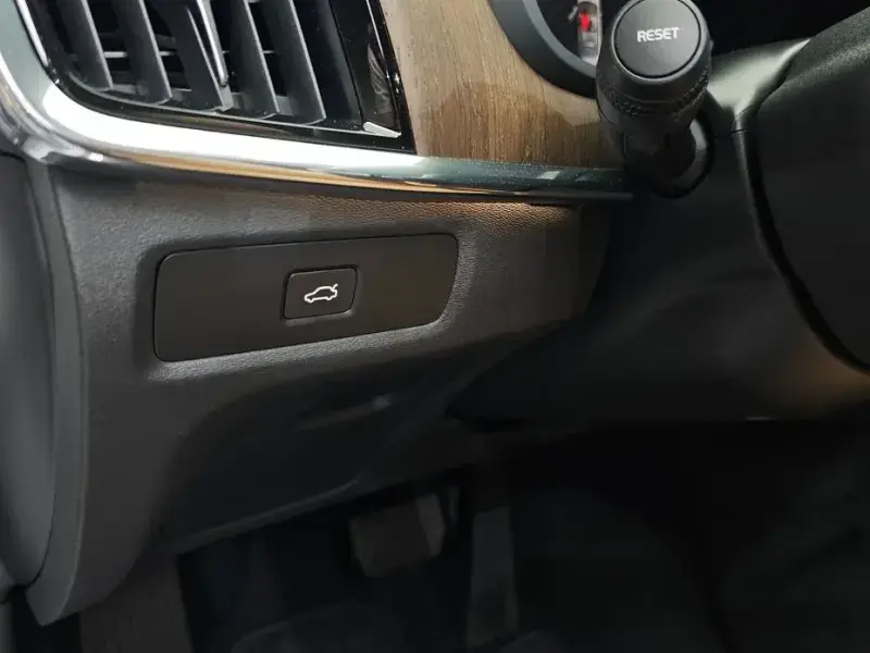 2024 Volvo S90 с пробегом 15 376 км