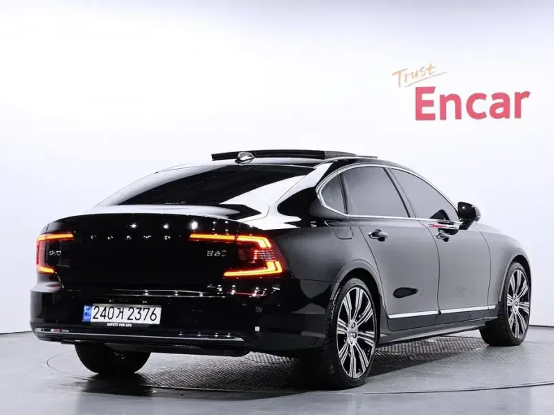 2023 Volvo S90 с пробегом 8 800 км