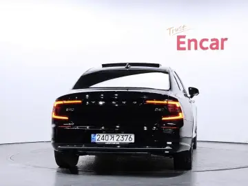 2023 Volvo S90 с пробегом 8 800 км