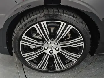 2023 Volvo S90 с пробегом 8 800 км