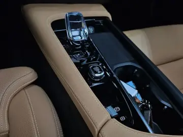 2023 Volvo S90 с пробегом 8 800 км