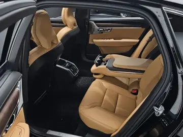 2023 Volvo S90 с пробегом 8 800 км