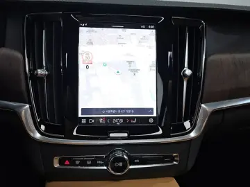 2023 Volvo S90 с пробегом 8 800 км