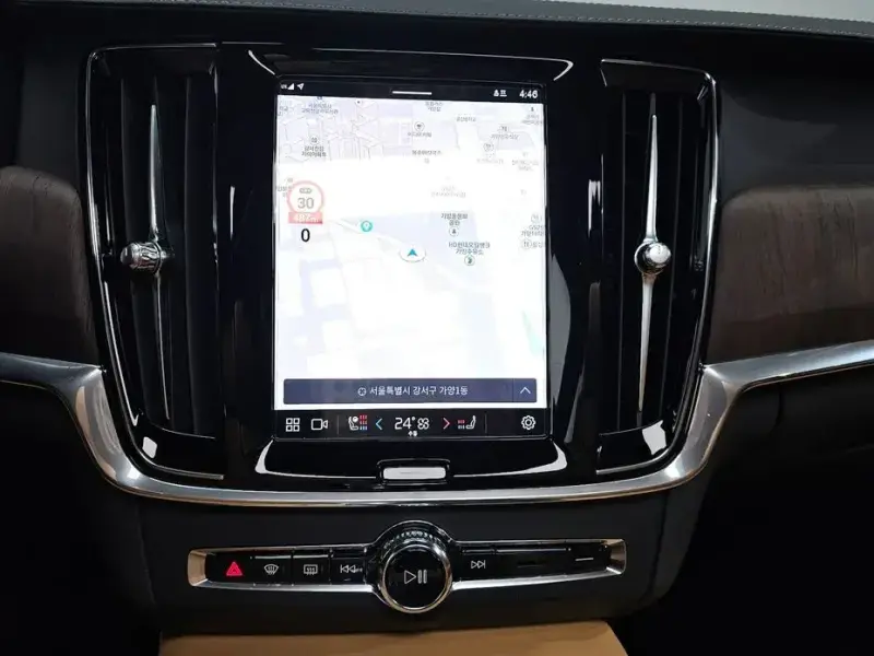 2023 Volvo S90 с пробегом 8 800 км