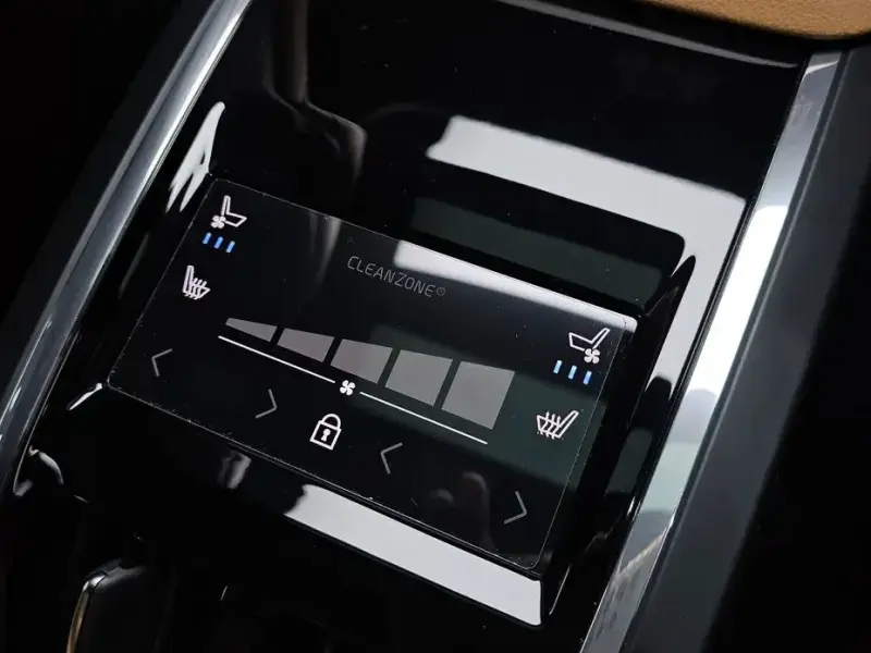 2023 Volvo S90 с пробегом 8 800 км