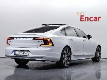2023 Volvo S90 с пробегом 35 033 км