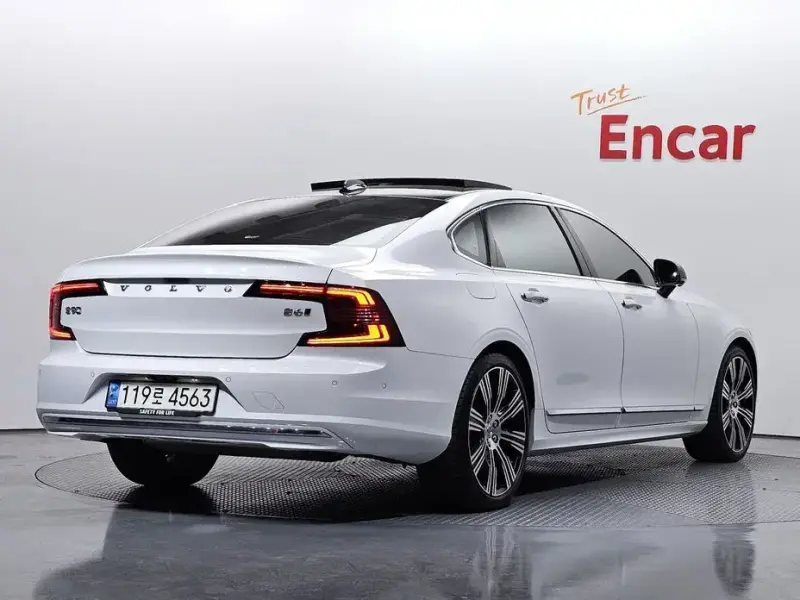 2023 Volvo S90 с пробегом 35 033 км