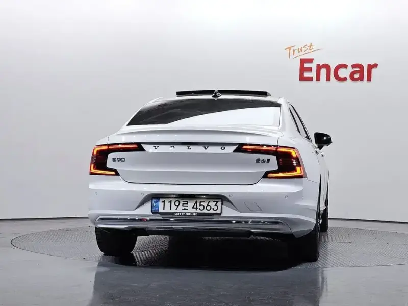 2023 Volvo S90 с пробегом 35 033 км