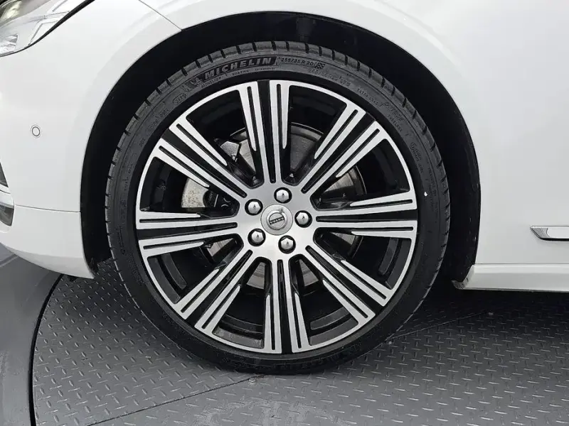 2023 Volvo S90 с пробегом 35 033 км