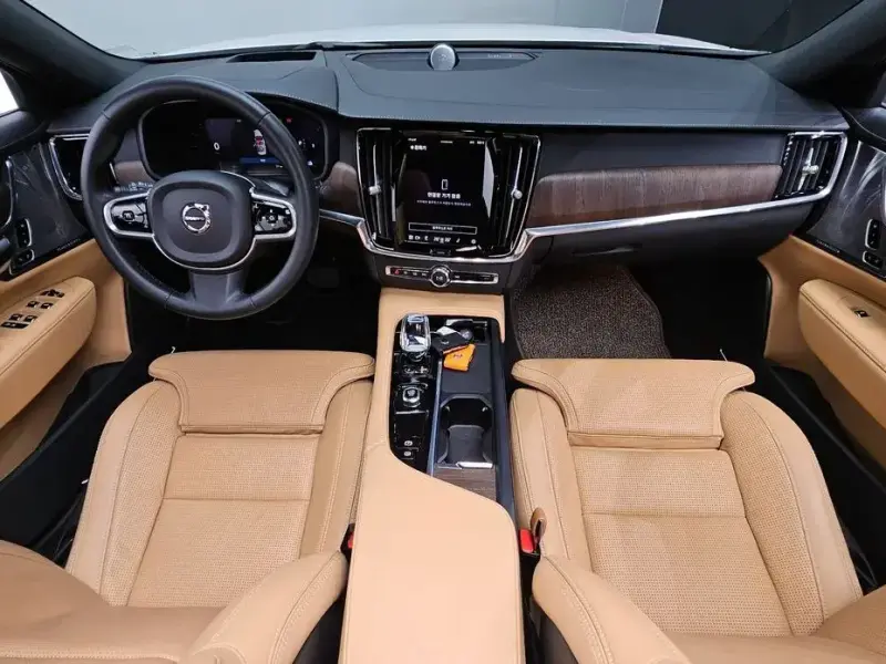 2023 Volvo S90 с пробегом 35 033 км