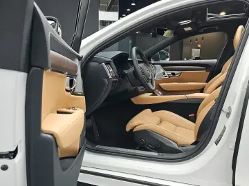 2023 Volvo S90 с пробегом 35 033 км