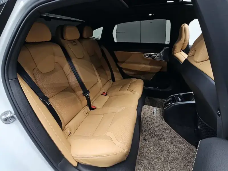 2023 Volvo S90 с пробегом 35 033 км