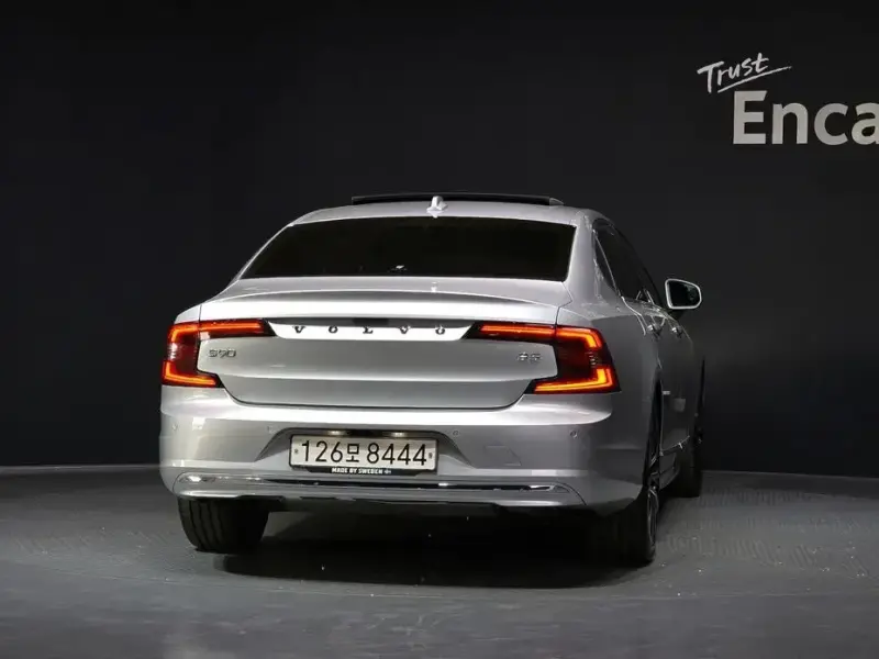 2022 Volvo S90 с пробегом 45 691 км