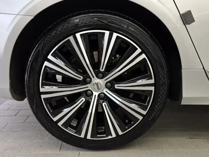 2022 Volvo S90 с пробегом 45 691 км