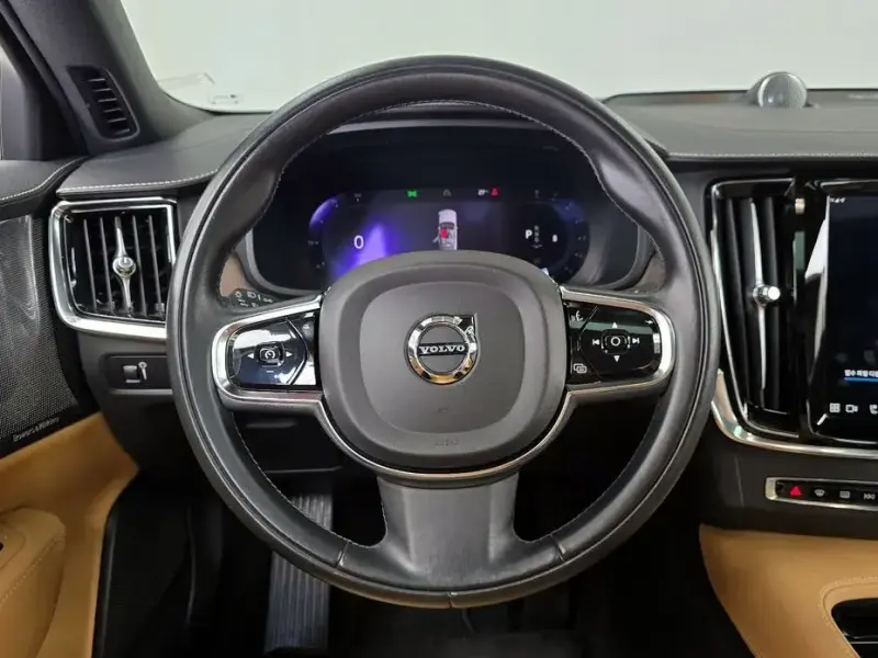 2022 Volvo S90 с пробегом 45 691 км