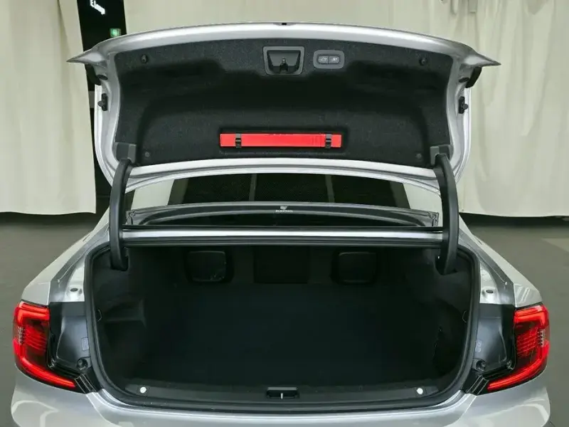 2022 Volvo S90 с пробегом 45 691 км