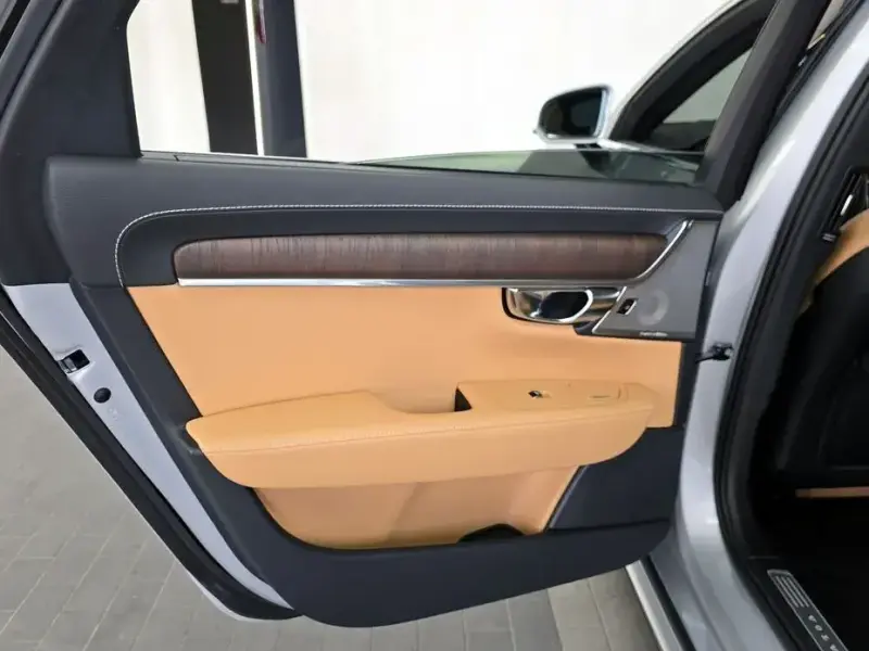 2022 Volvo S90 с пробегом 45 691 км