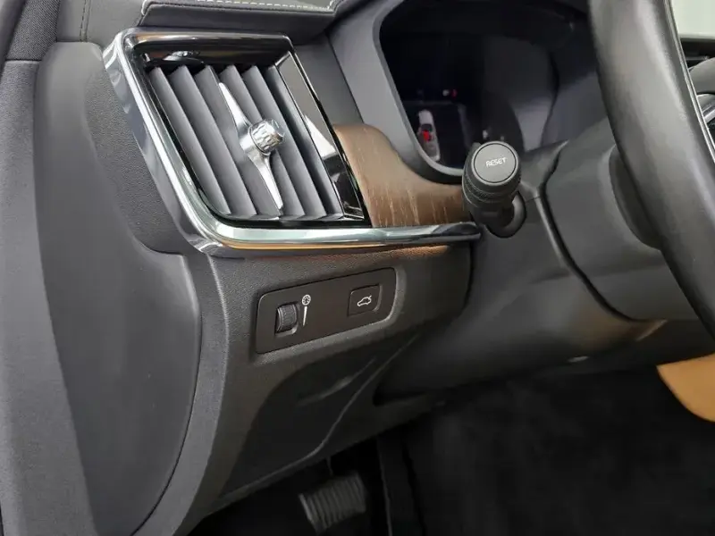 2022 Volvo S90 с пробегом 45 691 км