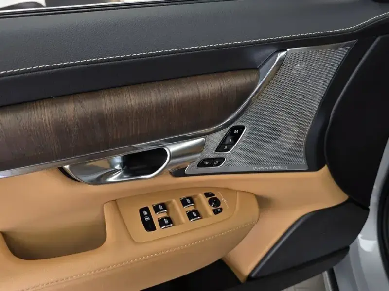 2022 Volvo S90 с пробегом 45 691 км